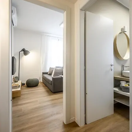 Emilia Young モデナ