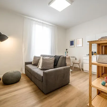 Apartament Emilia Young *